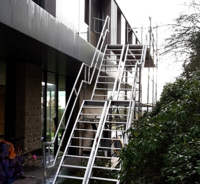 Treppengerüst für Zugang in erstes Stockwerk